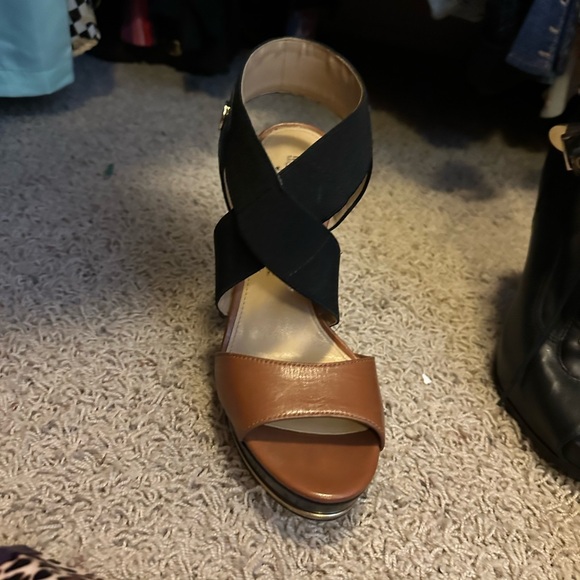 Worn once , very comfortable and versatile - Picture 2 of 4